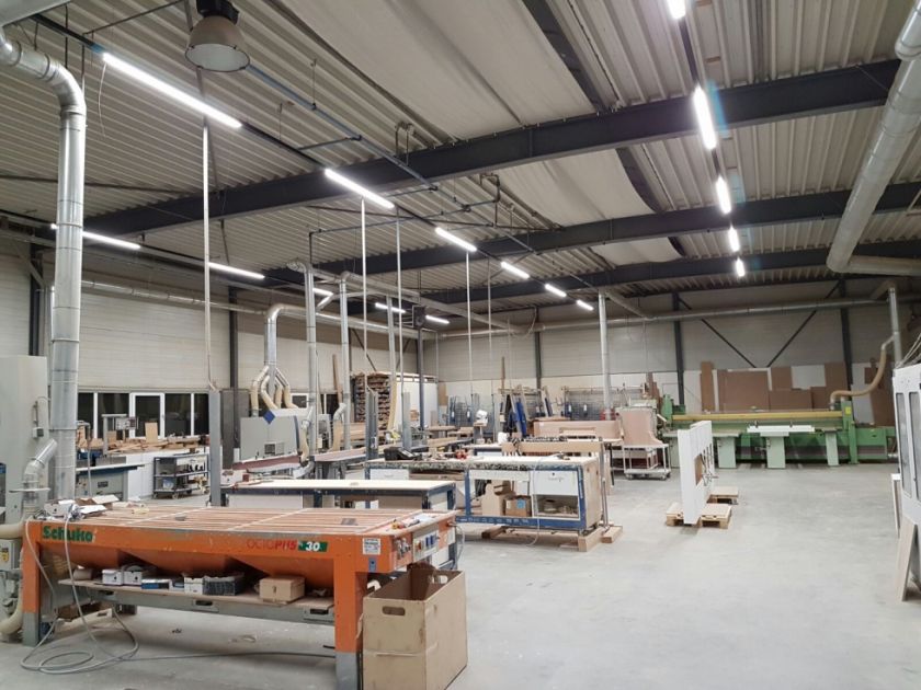 LED lijnverlichting in werkplaats