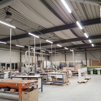 LED lijnverlichting in werkplaats : TTLed lijnverlichting in werkplaats